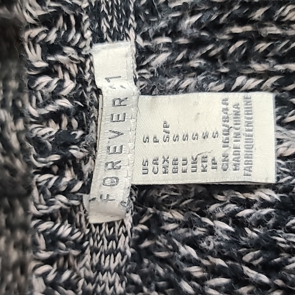 Forever21 crew neck knit sweater - Picture 7 of 7